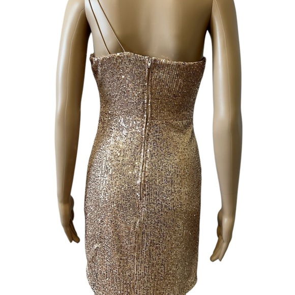 Elegant Gold Sequin One-Shoulder Dress - Picture 5 of 6